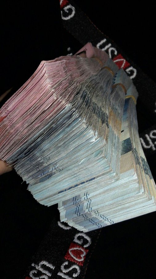 الي عنده ييقين ان الله قادر على تغير الأحوال في ثانيه يضع قلب ويكتب يارب