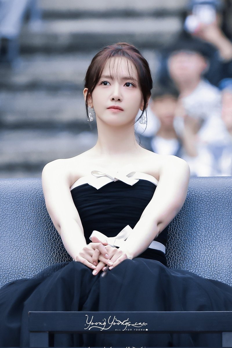 YoongYoongs_cn's tweet image. 251206 AAA❤
우아한 공주님💕

#LimYoonA #YOONA #윤아 #임윤아
#BonAppetitYourMajesty 
#폭군의셰프