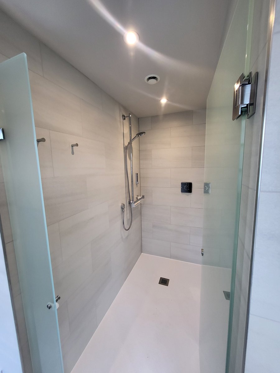 The grand unveiling of the new womens locker rooms.
Chairman Mark Atkinson gave an opening speech with thanks to Ewan Bennet, Shirin Dhala, and Zaline Iqbal. GM Clint Whittaker also gave praise to our maintenance team, Martyn Webster &amp; Clive Wicks, for input to the project. 💪