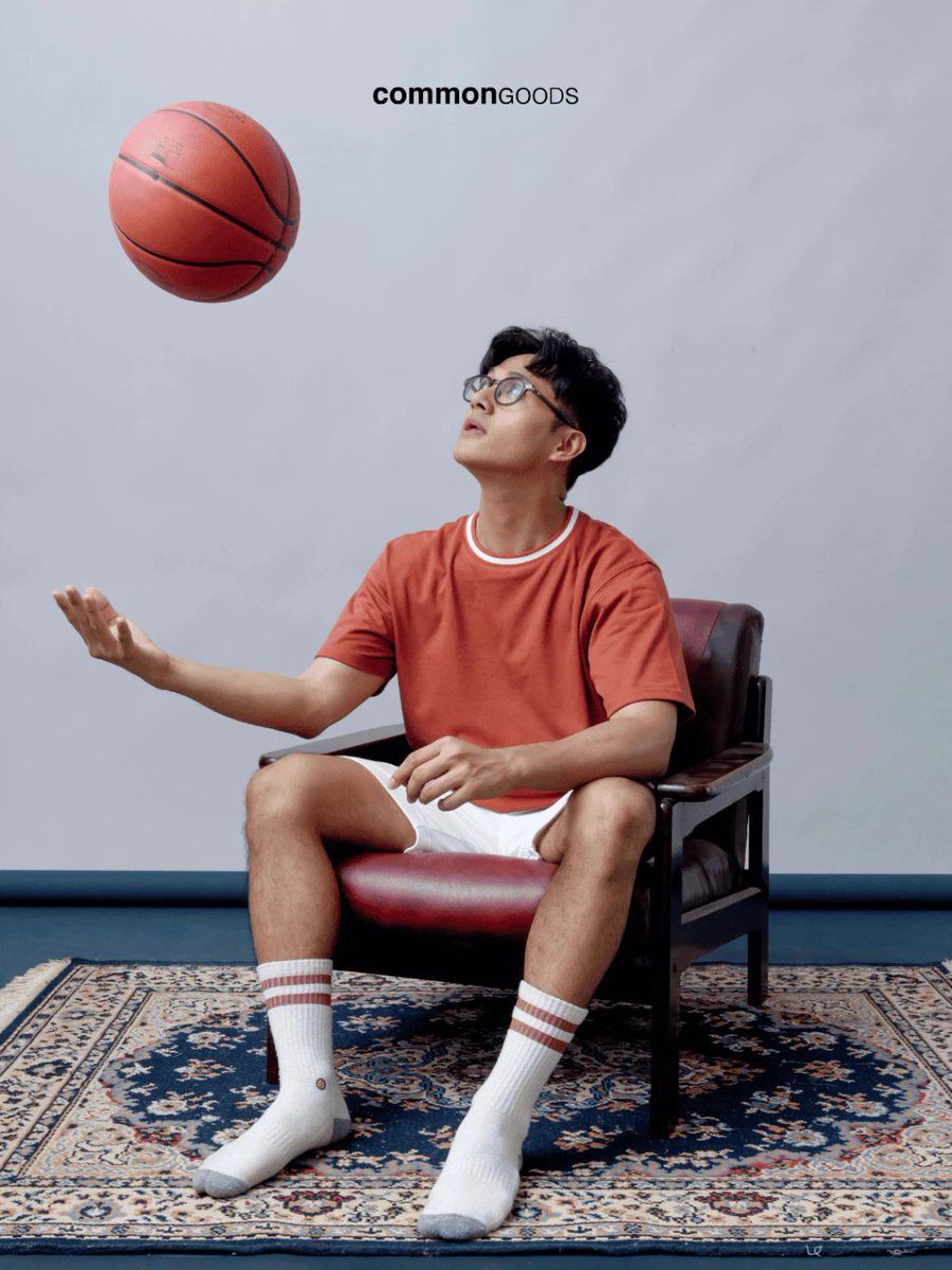 sironeclick's tweet image. Daily outfit butuh upgrade? ☝️

Varsity Heavyweight Common Goods hadir bawa vibe retro-sporty dengan kualitas heavyweight cotton. worth to try! 🏆

Gaskan langsung, klik link ini buat beli! 🔥
👉 s.shopee.co.id/BMbFGQDkT
#CommonGoods #VarsityJacket #InvestInStyle