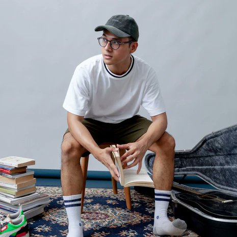 sironeclick's tweet image. Daily outfit butuh upgrade? ☝️

Varsity Heavyweight Common Goods hadir bawa vibe retro-sporty dengan kualitas heavyweight cotton. worth to try! 🏆

Gaskan langsung, klik link ini buat beli! 🔥
👉 s.shopee.co.id/BMbFGQDkT
#CommonGoods #VarsityJacket #InvestInStyle