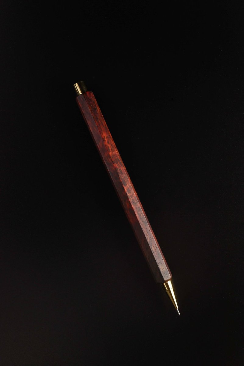 baseで七角軸シリーズの販売始めました。

今回は色々な人に手に取って貰いたいので価格もギリギリ攻めました。
この価格での販売は今年いっぱいの予定です。
とりあえず第一弾ですがこれからまた追加していきます。
追加で欲しい樹種があればコメントください😊
ryotarowoodw.base.shop