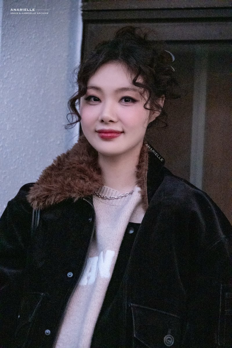 25.12.07 14:00 레드북📕 [막공 퇴근길]

안나 노크 | 민경아 배우님

#민경아