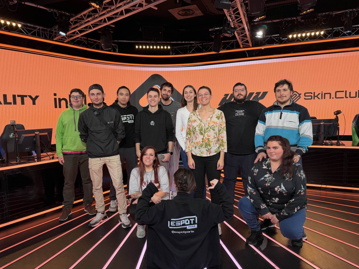 Minaleyy tweet media