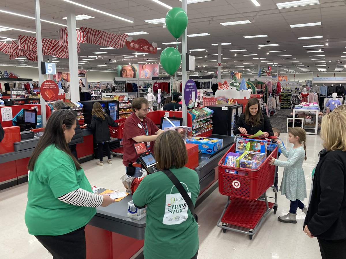 FHSchools's tweet image. Join FHSD and @9UnitedLeaders at the Beechmont Target on Wednesday, Dec. 10 from 4-7 p.m. to shop for families in need! Use the money that was collected during Coin Wars, your own money or a combo of both! Learn more here: 9united.org/shop--share.ht…