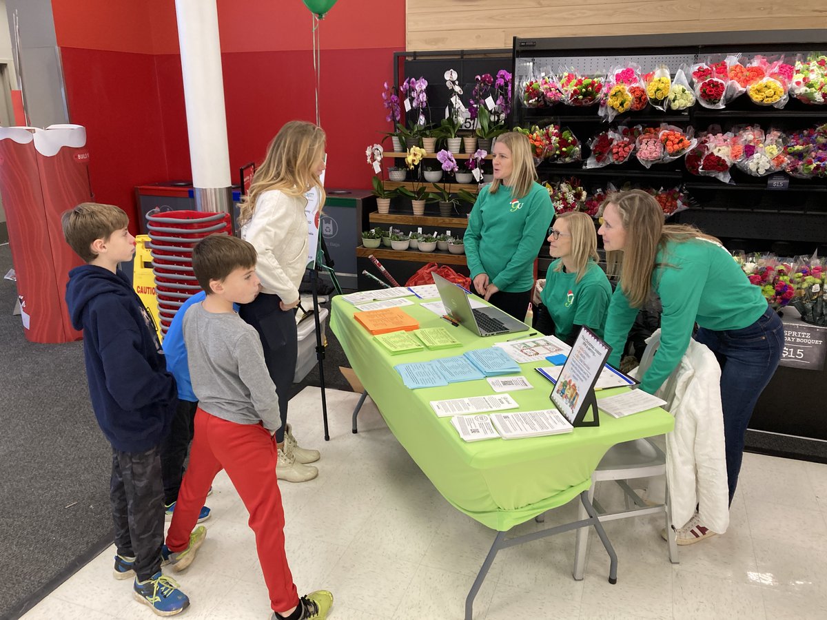 FHSchools's tweet image. Join FHSD and @9UnitedLeaders at the Beechmont Target on Wednesday, Dec. 10 from 4-7 p.m. to shop for families in need! Use the money that was collected during Coin Wars, your own money or a combo of both! Learn more here: 9united.org/shop--share.ht…