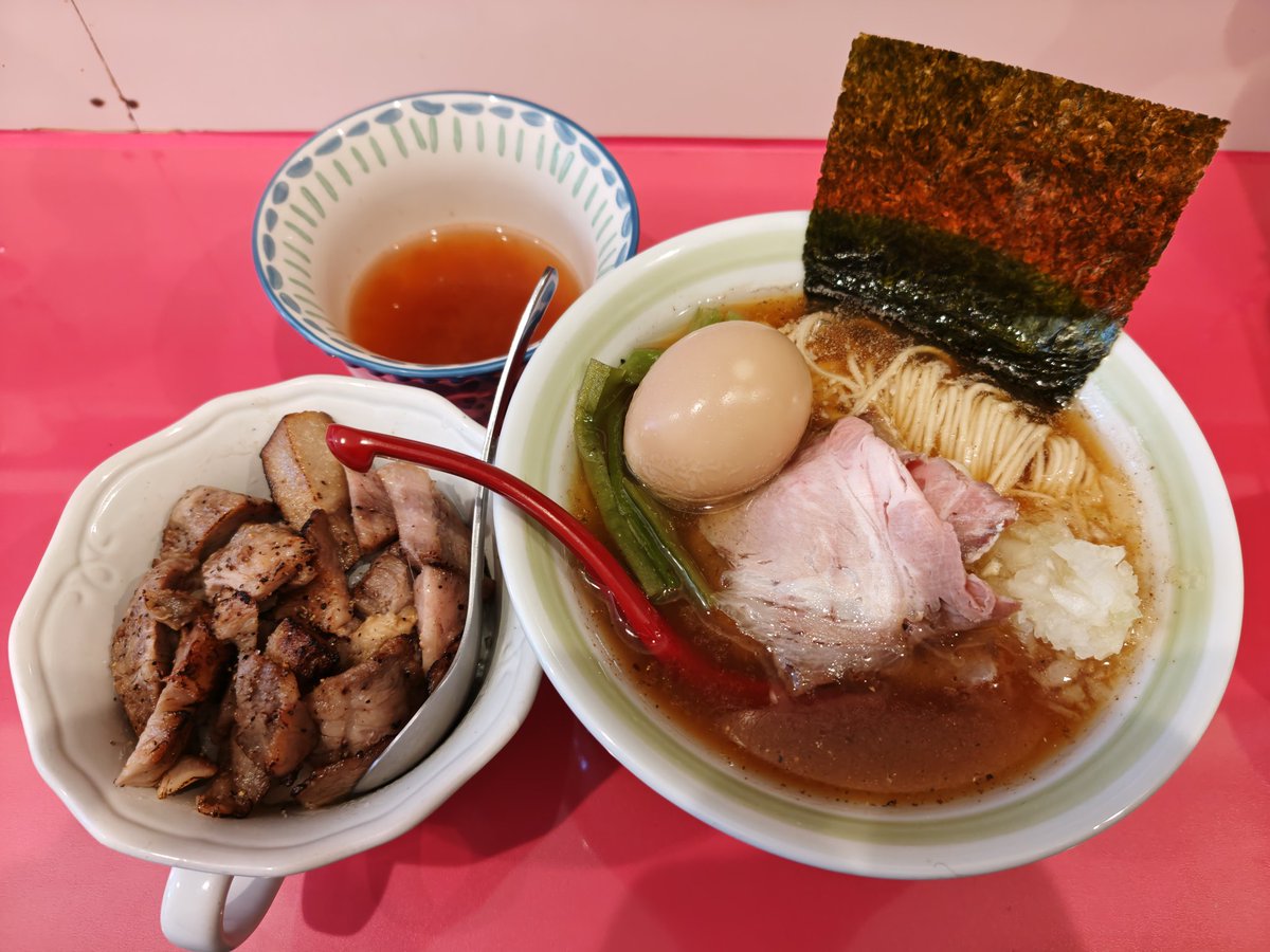 戦慄のワコマチカ＠西八王子
戦慄の煮干上湯らぁ麺＊塩対応🍜
味玉トッピング🥚
炭火炙り焼豚ご飯🍚
スープ割(豆板醤・先出し)
昨日の昼。すっかりビターでめちゃくちゃ美味い煮干しのスープが最高😇✨️
ご馳走様でした！来週が楽しみ👍️