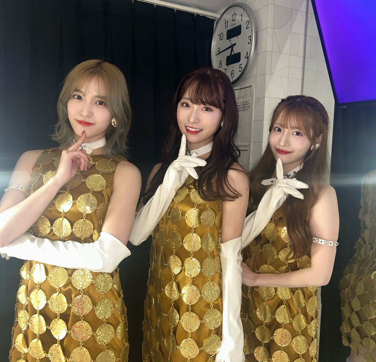 #AKB48_20周年特別記念公演
ありがとうございました❣️

1期生・1.5期生の先輩と同じステージに立てて幸せでした！
選抜復帰のお祝いも直接聞けて本当に嬉しかったです✨

ファンの皆さんがついてきてくれること、
先輩が見守ってくれていること…
あらためて恵まれてるなって感じた日でした💐