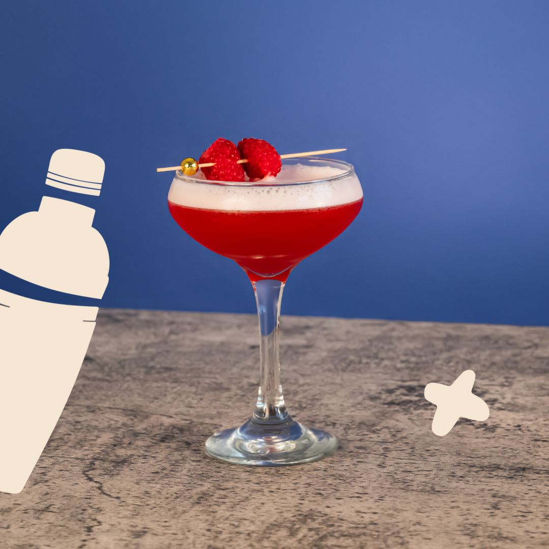 IcelyDone's tweet photo. Want a Christmas serve that’s simple but packs a punch? 🎅
The Stolipolitan: 25ml Cranberry &amp; Raspberry Cordial, 10ml lime, 25ml Stoli Razberi, 10ml water. Our cordials give you big flavour with minimal effort. https://t.co/jXRLuSLggs