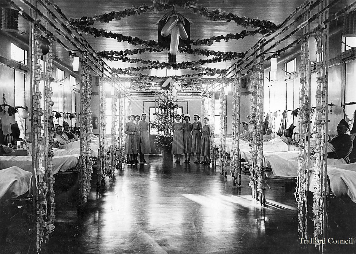 TraffordArchive's tweet image. 📷📷📷  𝟐𝟎𝟐𝟓 𝑨𝒓𝒄𝒉𝒊𝒗𝒆 𝑨𝒅𝒗𝒆𝒏𝒕 𝑪𝒂𝒍𝒆𝒏𝒅𝒂𝒓   📷📷📷
Day 9
Christmas on the men's ward at Park Hospital, Davyhulme, c1940s. Trafford Local Studies collection, cat. ref. TL2752
#stretford #oldtrafford #barton #christmas #adventcalendar #advent #archives