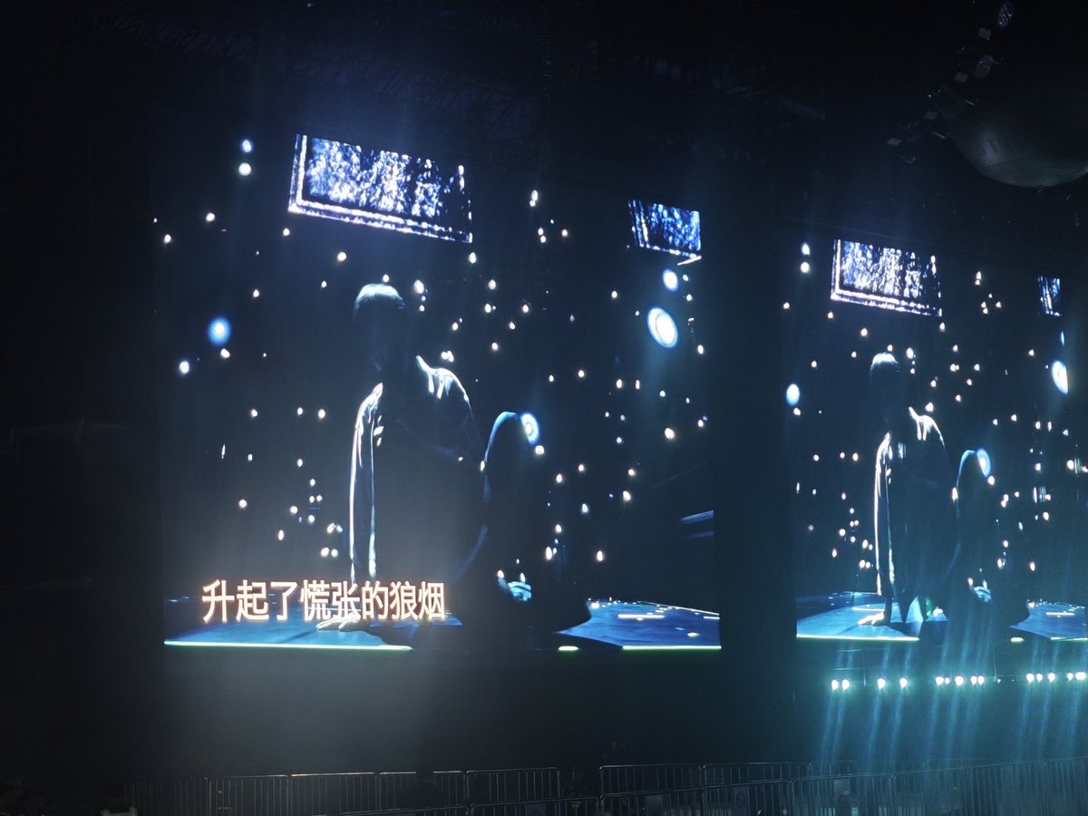 HL522433's tweet photo. 当星宿都沉没山岳，只盼你会抬头看我寄托的弯月。#五月天 https://t.co/nYHVYOCeL8