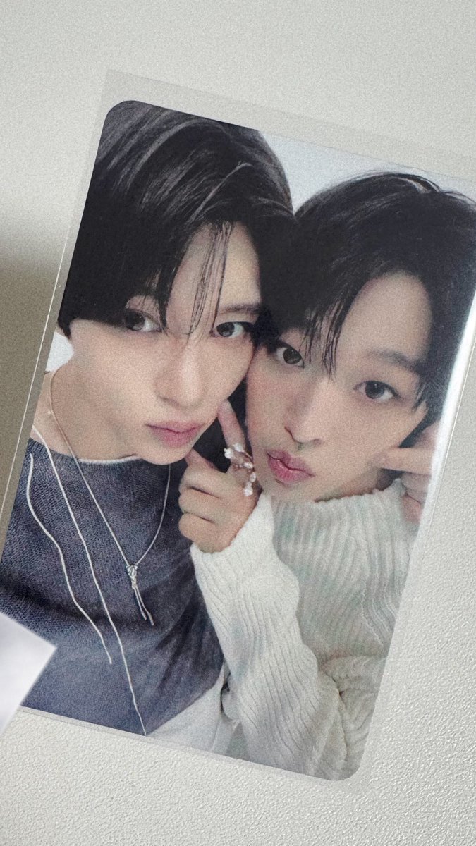 이쁘니 포카 두 장 매입 . . 🧎🏻‍♀️🧎🏻‍♀️