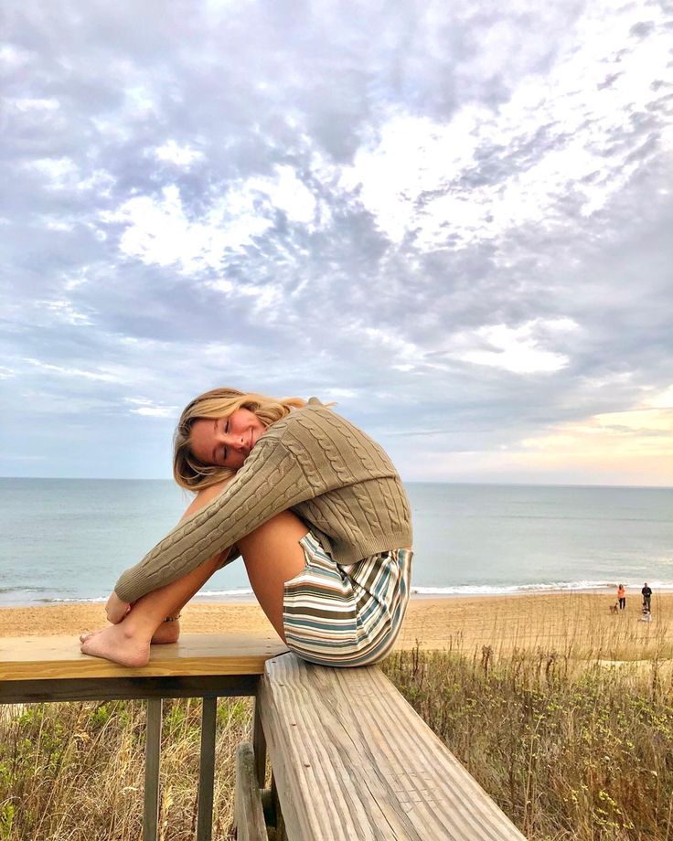 ..

-"Az kişiyle muhatap oluyorsan, çok kişiyi çözmüşsün demektir "...
 ☆♡                                 🧩♟️🪴
#GünAkşamda #UzakŞehir