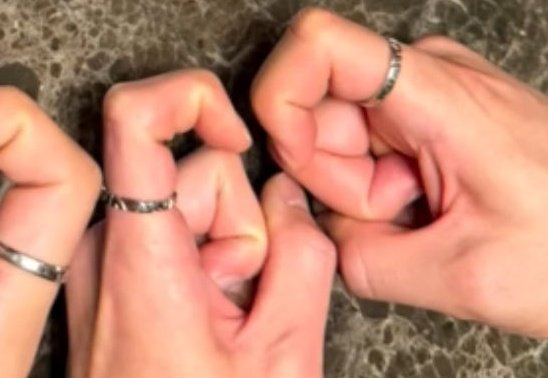 근데 하트 만든 아이들 누구임