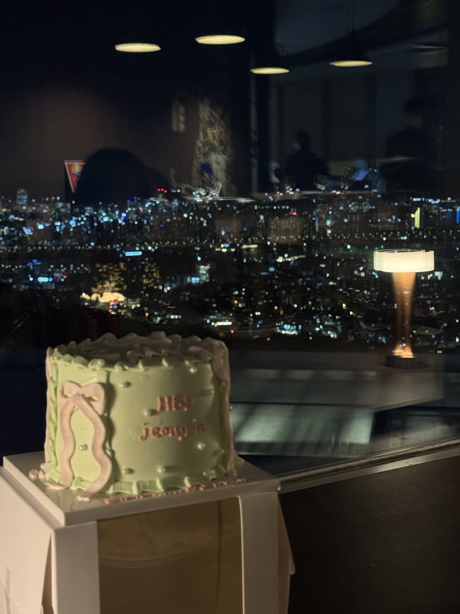 도프 생일 입대 이슈로
남산에 자물쇠 걸고 왔음이 . . . ㅠ