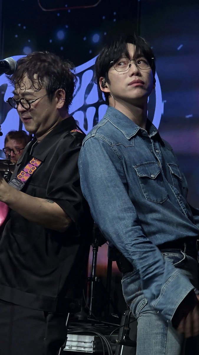 251208 너트 30 페스티벌

✔️ 셋리스트
그라데이션
사랑은 은하수 다방에서
지금 우리 사이는
너에게 닿기를
숨도 대신 쉬어줬으면
사랑은 여섯줄 (짧게)
뗄래야 뗄 수 없는 사이
아메리카노
봄이 좋냐
No.1 (짧게)
폰서트

크라잉넛 &amp; 10CM
명동콜링 
밤이 깊었네
말 달리자