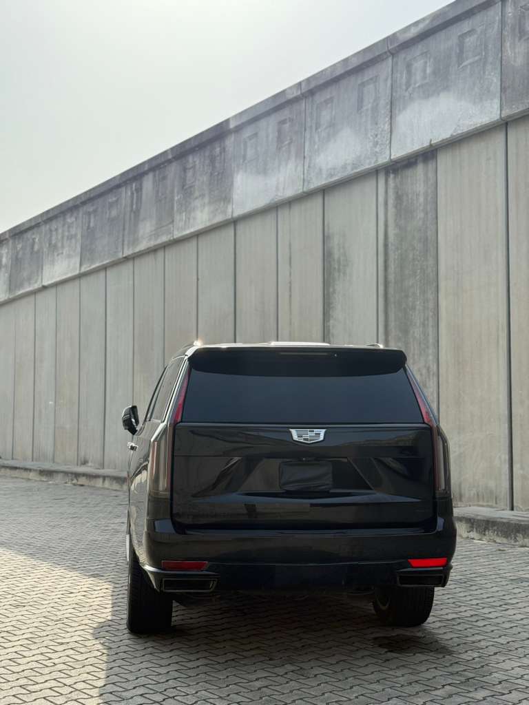 Osi_Suave's tweet image. I have these 2023 Cadillac Escalade for daily hire. 

Airport Pickups - 180k. 

12hr rental - 650k. 

24hr rental - 850k. 

Comes with fuel and a driver.  

Kindly RT, my customer, maybe on your TL.