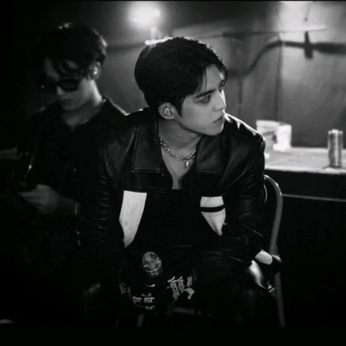 mansaecherry's tweet image. such powerful aura