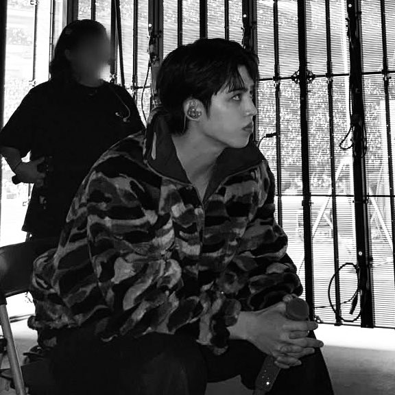 mansaecherry's tweet image. such powerful aura