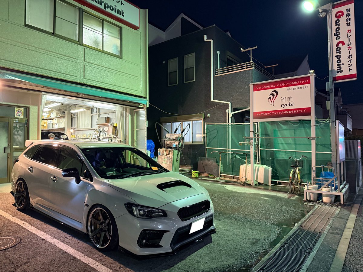 shii_m's tweet photo. 土曜ですがフォローしてるhideさん（@datemakidragon）さんのお店で2回目の磨き＆コーティングをお願いしました〜

本当に綺麗で神です😊
友人から譲ってもらったリアバンパー結構深い傷がありましたが綺麗になって傷が全然見えなくなりました😊

ありがとうございました https://t.co/MxUprHww9K
