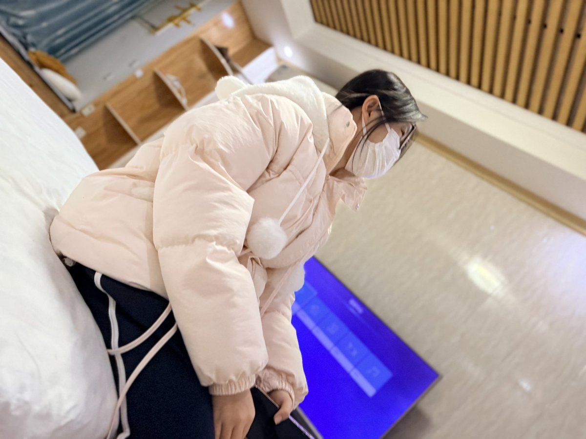 fkyangdan's tweet photo. 小妹妹一直教不会，愁死我了，她太容易害羞了 #踩踏羞辱  #踩踏板 #踩鸡 #踩阳 #隔板 #碾踩 #剁踩 #踩废 #鞋底奴 #鞋底 #鞋交 #shoejob #女王   #踩踏 #调教  #男m  #字母圈  #绿奴 #丝袜  #恋足  #女S #女性崇拜 https://t.co/OO0MfsRq73
