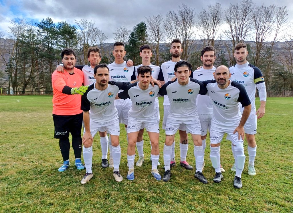 Diegoamartin13's tweet photo. 🟠 FÚTBOL
🏉 FINAL... de la 8️⃣' jr. de Liga Provincial (@FCyLF) para @RiberCD en Villasante (Merindad Montija)
🟡⚫ Montija 1️⃣
⚪⚪ @RiberCD 5️⃣ (@zazu11_24 2, Adri, De Pablo y Óscar)
📊 Los #azulones a un punto del liderato de Liga Provincial (@FCyLF): https://t.co/PIradUeKtA
🎦 https://t.co/7e2rNuPtVT