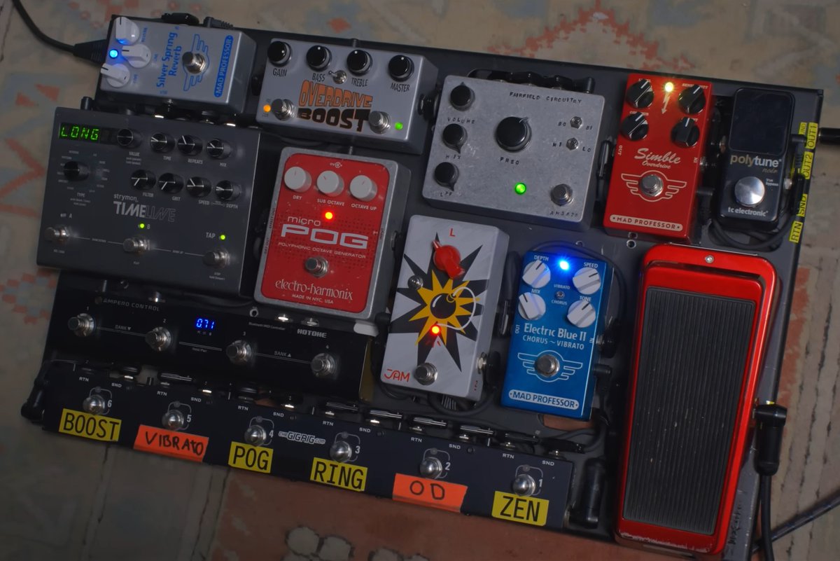 ロベン・フォードの最新ペダルボード。彼のトレードマークと言える