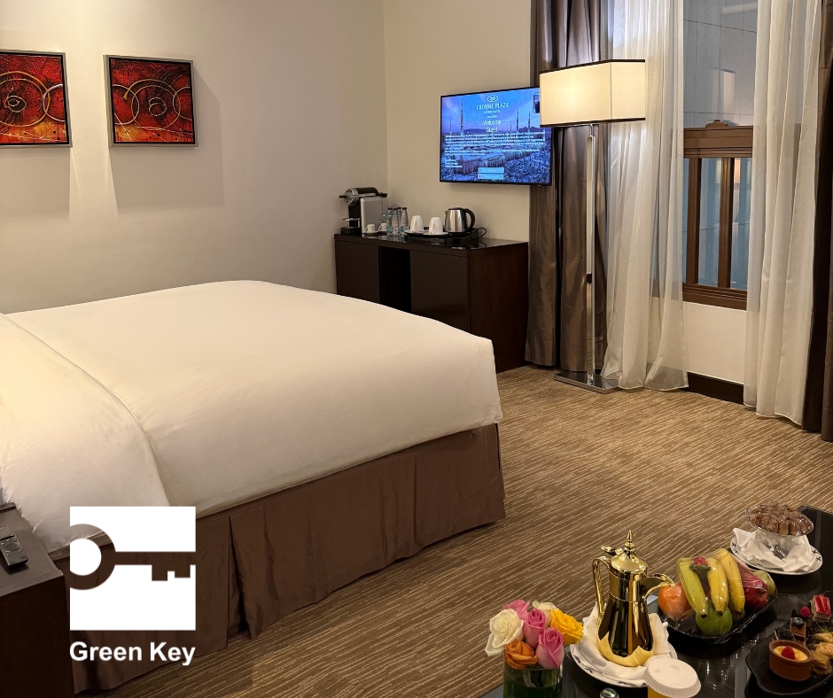 CPMadina's tweet photo. استمتع بإقامة تجمع بين الراحة والفخامة في أجواء عصرية وصديقة للبيئة مع اعتماد Green Key. كل تفاصيل غرفنا صُممت لتمنحك تجربة استثنائية في قلب المدينة المنورة

 اتصل بنا : 00966148185000

#كراون_بلازا #المدينة_المنورة #CrownePlaza #Madinah #عمرة #Greenkey https://t.co/gKV0vxJx3D