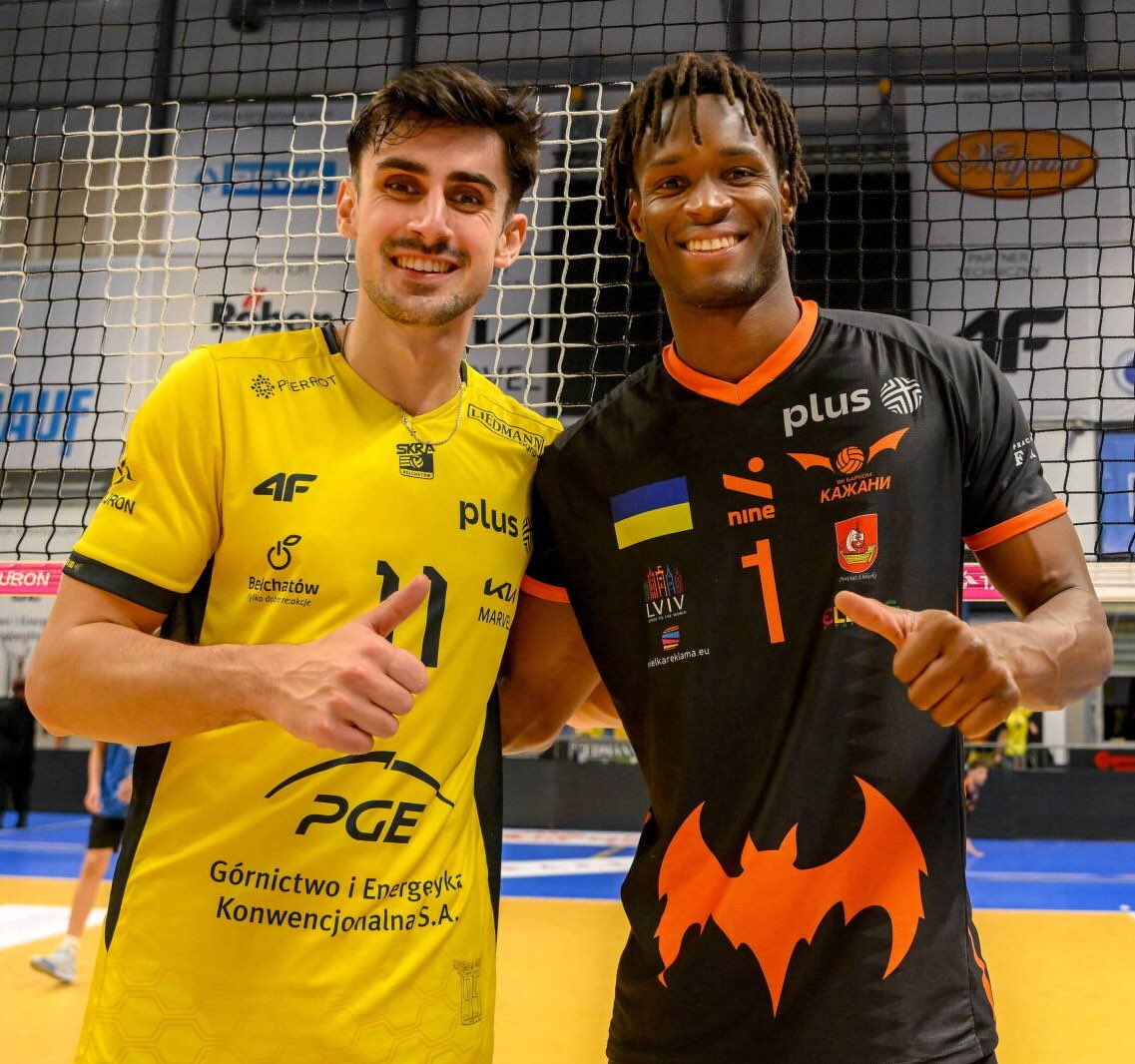 YavbouPH's tweet photo. YAVBOU represent! 🙌🏻
Skra vs Barkom, powered by #YAVBOU!
Antoine Pothron and Moussé Gueye flying the banner high 🇫🇷➡️🇵🇱 #AllezLesBleus https://t.co/tM48vvMtZF
