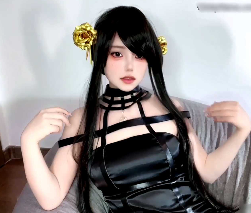 MarkertPat8902's tweet photo. 今���TikPorn黑料吃瓜网又炸锅了！巨乳福利姬 御梦子 穿着情趣皮衣假屌自慰，玩到颤栗高潮，她慵懒地��在灰色懒人沙发上，黑丝长发如瀑布般垂落，漆黑皮革紧身衣包裹着白嫩酮体，展示出她的致命诱惑。御梦子表面上是清纯女，私底下却是个不折不扣的反差婊。https://t.co/YTke9qsU33 搜索：御梦子 https://t.co/b4kveYcUxz