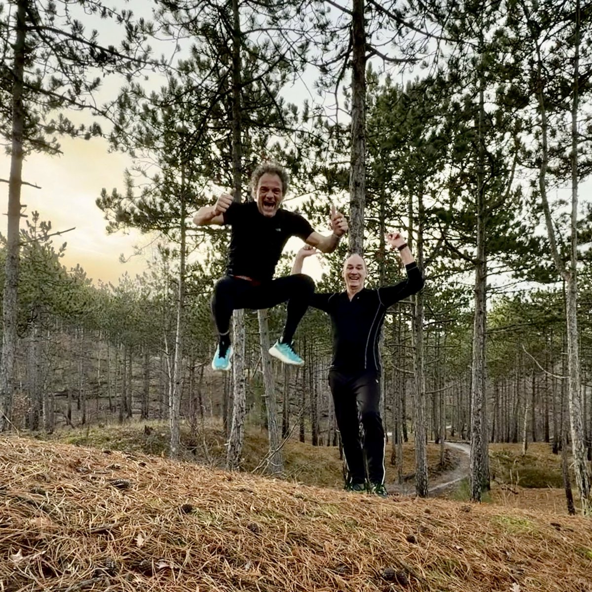 Goedemorgen <a href="/loopmaatjes/">Loopmaatjes</a>, wat een heerlijk loopje zou moeten worden, werd het eigenlijk ook wel alleen protesteerde mijn kuiten meer dan ze eigenlijk zouden willen lopen. Onderweg een aantal keren moeten strekken en rekken, maar toch de kilometers heerlijk gelopen. Mooie week!
