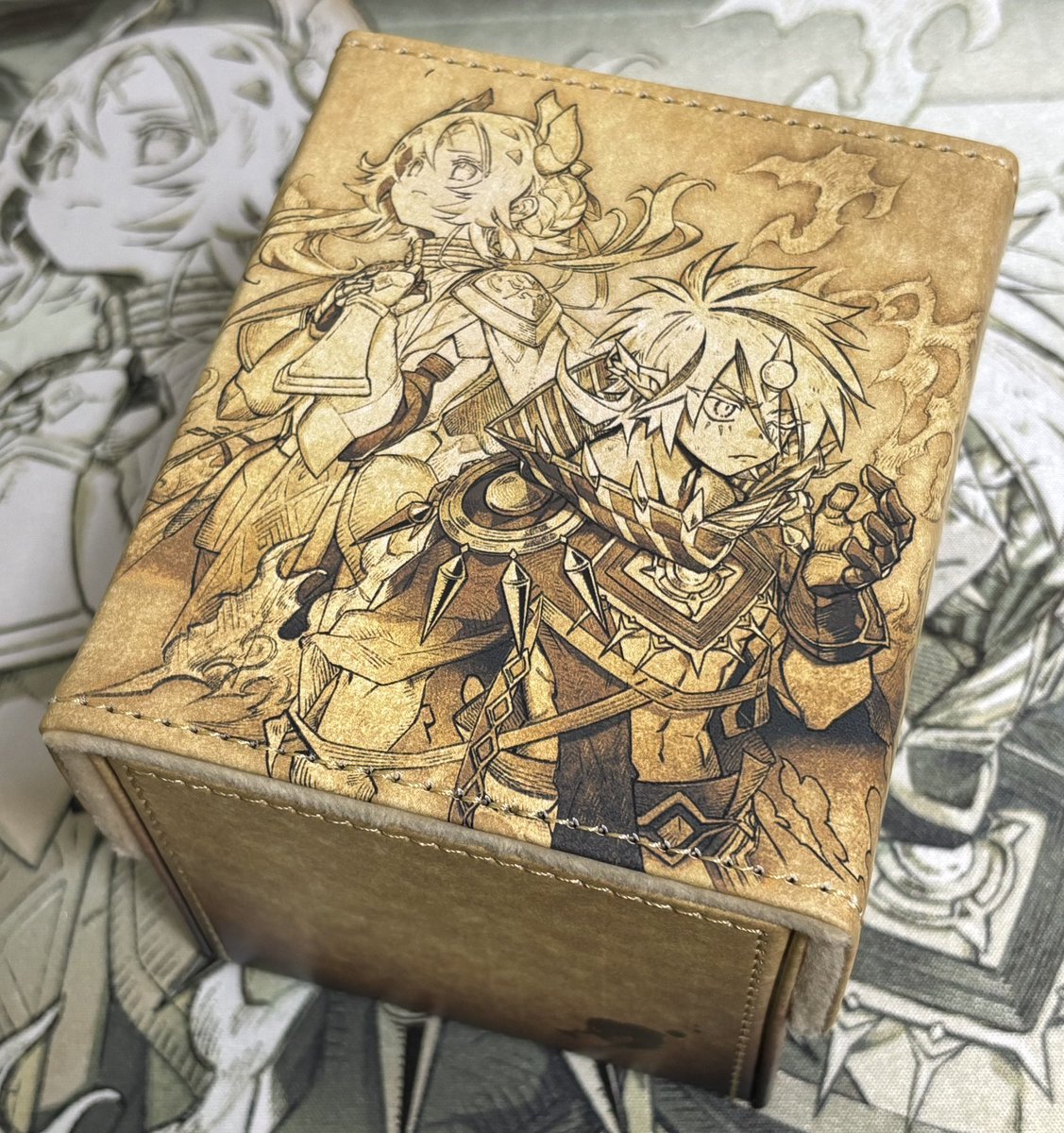白の物語デュエルセットのデッキケース、質感良いしメインEXサイド入れ