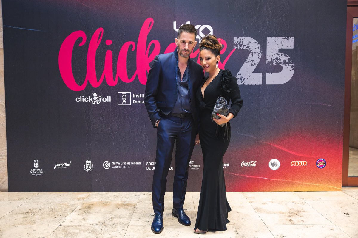 LittusMusic's tweet image. Noche increíble la que pasamos de la mano de @click_roll de @Los40 en la gala de los premios #clickers. Desde aquí quería agradecer a todo el equipo que hay detrás por hacer esto posible! No hay mejor momento para disfrutarlo que con amigos, compañeros y gente a la que admiro 🤟🏻