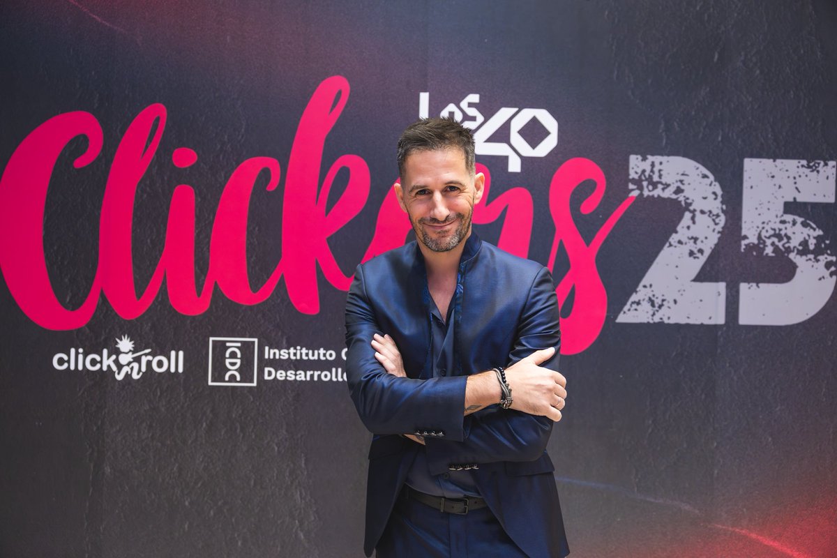 LittusMusic's tweet image. Noche increíble la que pasamos de la mano de @click_roll de @Los40 en la gala de los premios #clickers. Desde aquí quería agradecer a todo el equipo que hay detrás por hacer esto posible! No hay mejor momento para disfrutarlo que con amigos, compañeros y gente a la que admiro 🤟🏻