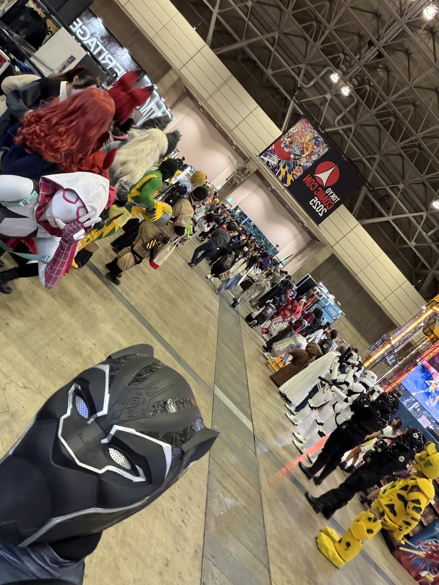 全日vaniさんにもお会い出来たー‼️
だんだんvaniさんが自分の自撮りに気付いて写ってきてくれる😁

＃東京コミコン2025
#東京コミコン2025コスプレ
#TCC2025
#TCCコスプレ