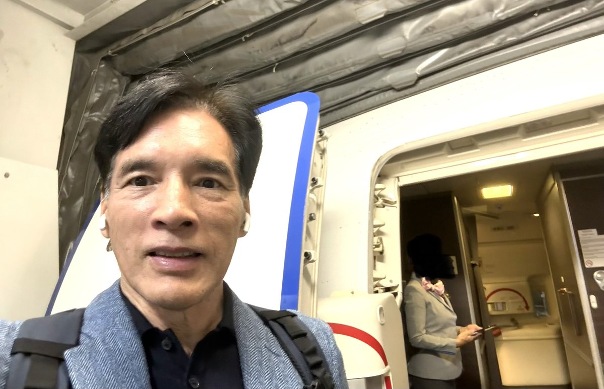 行ってきます！今から、NYです。

オマーンから帰国後2つのブラックタイパーティに参加して、学長セッションがあって、ロボッツの応援があって、今からまた海外です。

目的は、世界最大のプライベートPR会社のエデルマンの四半期に1回のボードミーティングに参加するため。寒いだろうなぁ。