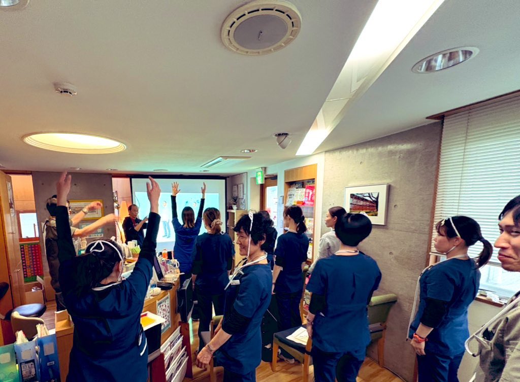 医師・歯科衛生士さんから届いた変化の声

・顔まわりがスッキリ。
・口が開けやすくなった。
・顎関節のガクガク音が小さくなった（烏帽子巻き）
・身体が軽くなり、ヨガや診療姿勢がラク
・肩こりが減った。
・仕事後の疲れが残りにくい。
・お金がかからず続けやすいのがよい。