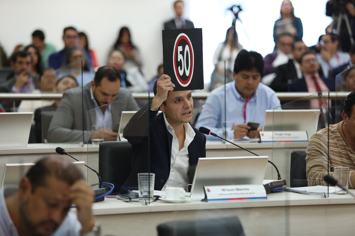Cada día hay un siniestro grave en la Av. Simón Bolívar.  
Cada día hay fallecidos y heridos de gravedad.  
Cada día se pierden millones y la ciudad entera se paraliza.

No se ha invertido en tecnología de control ni en sistemas inteligentes de tráfico.  
No hay sanciones