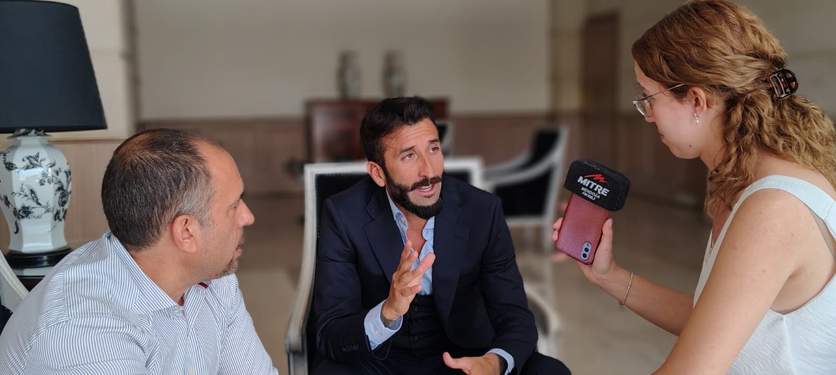 radiomitremza's tweet photo. 🔴#Ahora El mano a mano de uno de los mendocinos detenido en Miami y su abogado defensor con el programa #HoyPorHoy, Juan Pablo Rua y Roberto Castillo.
@silvina_isgro https://t.co/voOR2pfho3