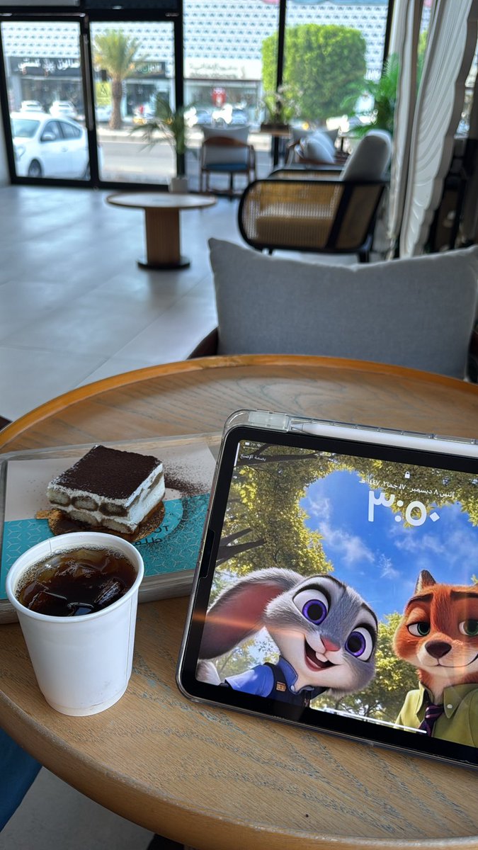 مهما توارى الحلم في عيني وأرّقني الأجل
 ما زلت ألمح في رماد العمر شيئًا من أمل 
                                ❤️