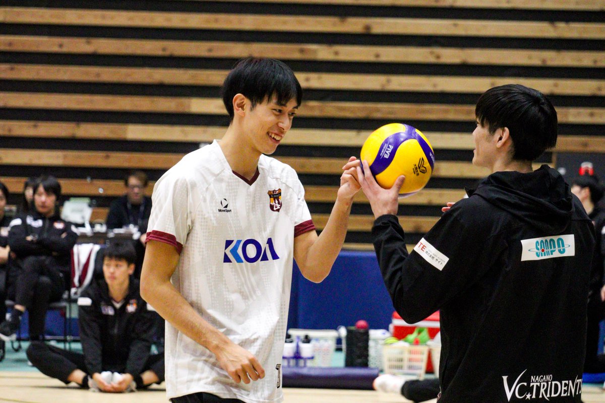 shi___vb's tweet photo. この2人仲良しでずっとかわいかった🎵
 #佐藤隆哉 選手 #酒井秀輔 選手 https://t.co/A05kAPQGXQ