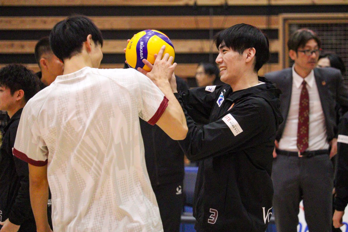 shi___vb's tweet photo. この2人仲良しでずっとかわいかった🎵
 #佐藤隆哉 選手 #酒井秀輔 選手 https://t.co/A05kAPQGXQ