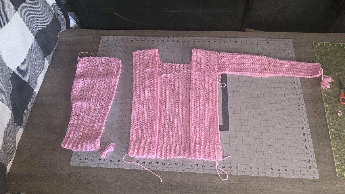 StitchieVickie's tweet image. This is my first attempt at crocheting a sweater. It is a gift but the recipient isn&apos;t old enough for FB.😁  I am surprised at how easy this pattern is! 
Link to YT tutorial I followed in the comments 👇
#yarnspirations  #crochettutorial  #crochetcardigan #crochet #stitchievickie