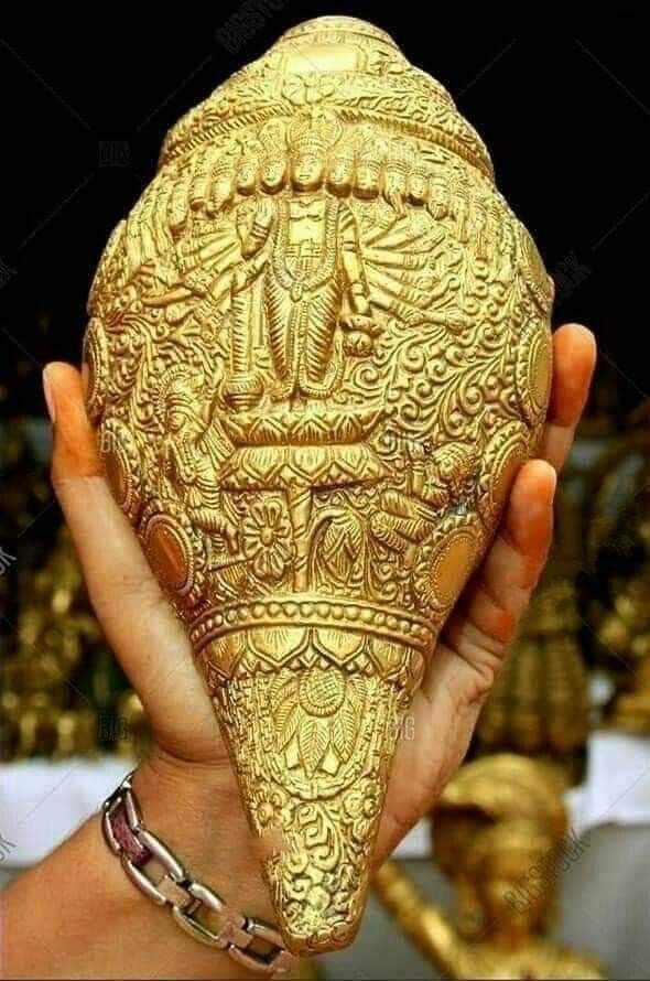 vstechsolution's tweet image. जिस घर में शंखनाद होता है, वहाँ स्वयं विष्णु का वास होता है।