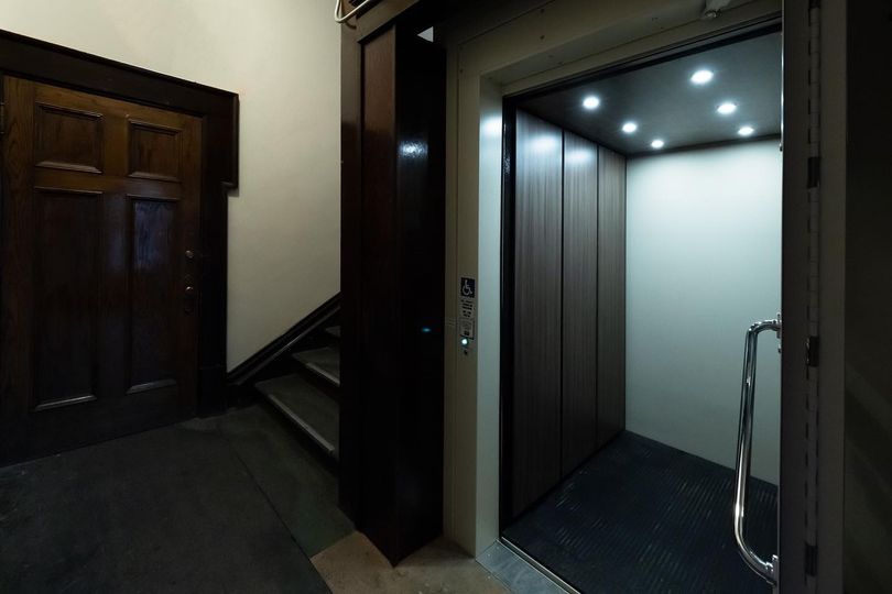 gandjenterprise's tweet image. 🏢🆙 Our indoor elevator lifts are designed to enhance your building&apos;s functionality and aesthetics! #ElevatorLifts #BuildingDesign #Functionality