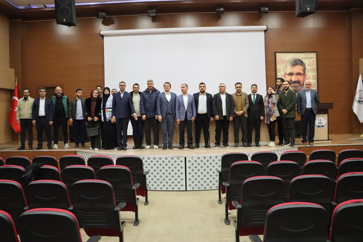 Baromuz İnsan hakları merkezi ile Filistin Araştırma Komisyonu, İHD Urfa ve ÖHD Urfa Şubeleriyle birlikte düzenlenen “İnsan Hakları Haftası” kapsamında Tahir ELÇİ konferans salonunda “Filistin ve Ortadoğu’da İnsan Hakları Temelli Barış” konulu paneli gerçekleştirilmiştir.