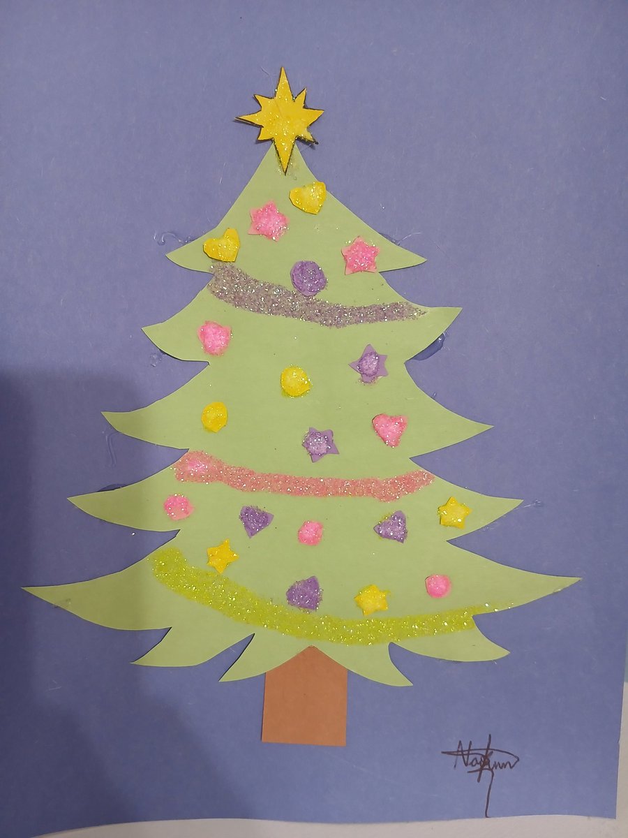 We dont have tree this year, but i gave the idea to my family to created our own trees (art &amp; craft version). And it was super fun, we share a good time ❤️❄️🎄. 

🌟Pics Order:
 First: My mom. 
Second: my brother. 
Third: my dad. 
Fourth: Me. 
#Christmas2025 #Christmas #crafting