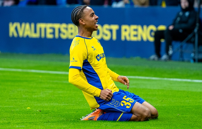 vilfortpark's tweet image. Det er kampdag, og @Rodiano har i den anledning en ny quiz klar til os! 

Denne gang tester vi jeres viden om tidligere vindere af Årets spiller i Brøndby. 
I alt skal I gennem ti spørgsmål. 
Er der nogen her, der kan ramme 10/10, og hvem kan gøre det hurtigst i så fald? 

Link👇