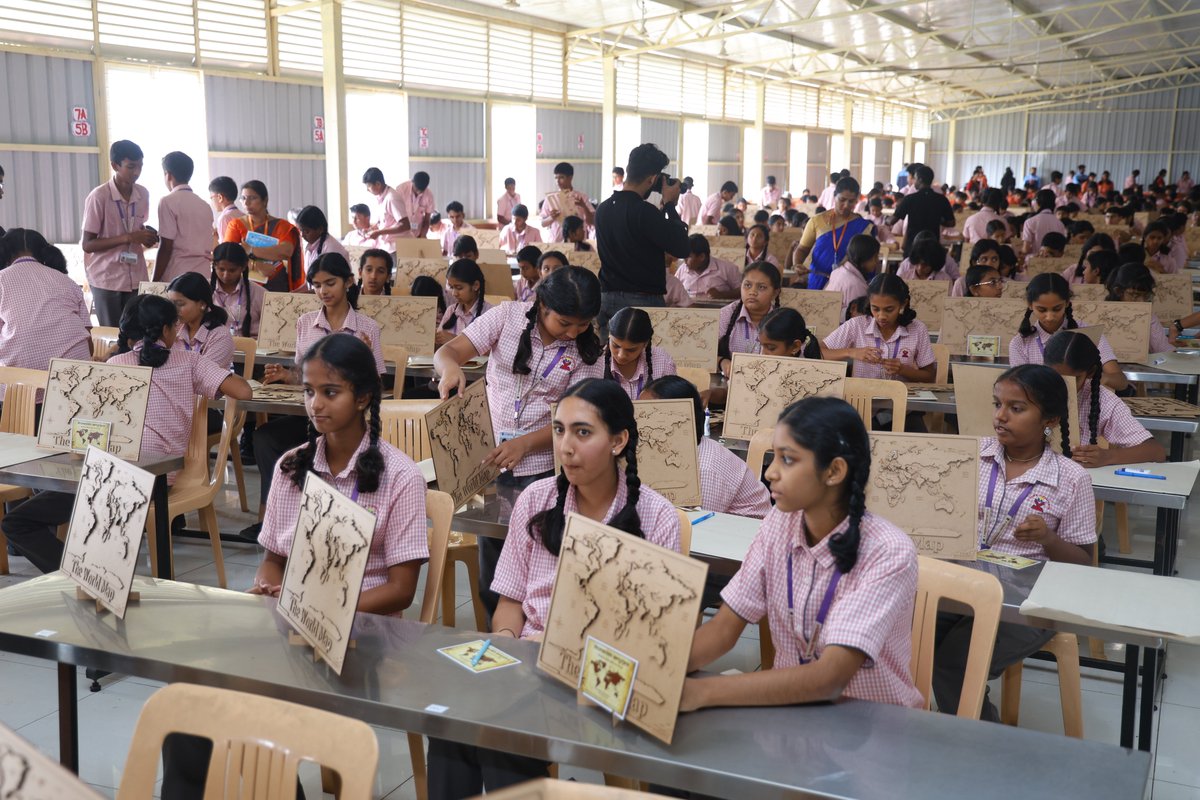 Yi_edu's tweet photo. History created as Young Innovators and Vishwa Vidyapeeth set the world record for Largest Student Gathering Assembling 3D Wooden World Map Puzzles according to @indiabookrecord at 751 individual world maps assembled! To sheer passion and commitment!
#WorldRecord #worldmap https://t.co/tSYtkBjLCx
