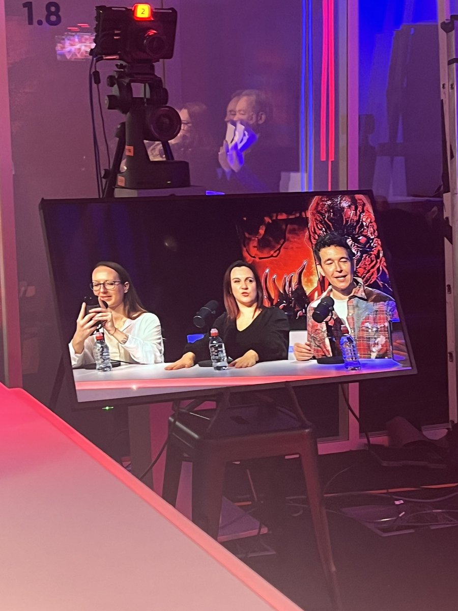 VoixOuf's tweet photo. Cet après midi c’était émission spéciale #StrangerThings ! 🤩 Merci infiniment à nos fabuleux invités : Stéphane Pouplard, Alexia Papineschi, Clara Soares et Yoann Sover ❤️ 
Ça arrive pour le final en janvier 2026 🥳 https://t.co/5nVLcde2kR